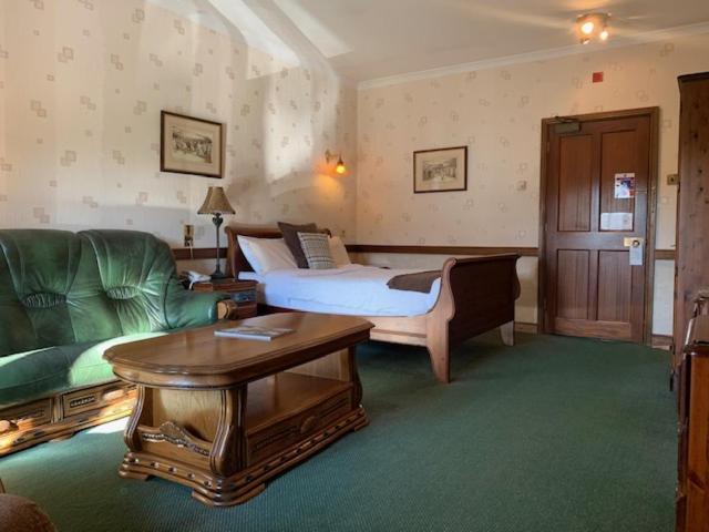 St Mary'S Hotel Golf & Country Club Pencoed Exterior foto